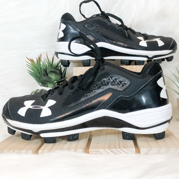 under armour black and white cleats